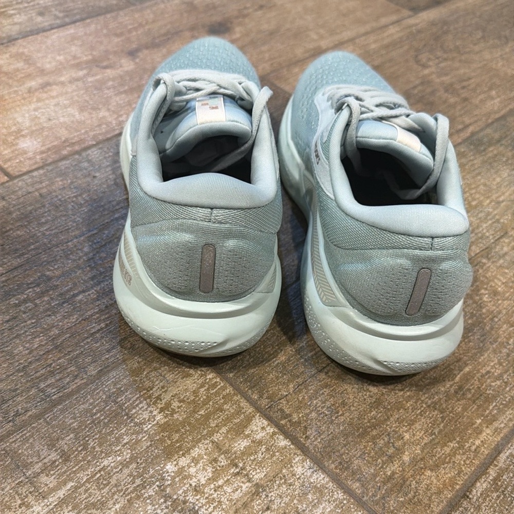 Brooks Adrenaline Sage Green Women's Running Shoes. 9.5 EUC - Picture 3 of 8
